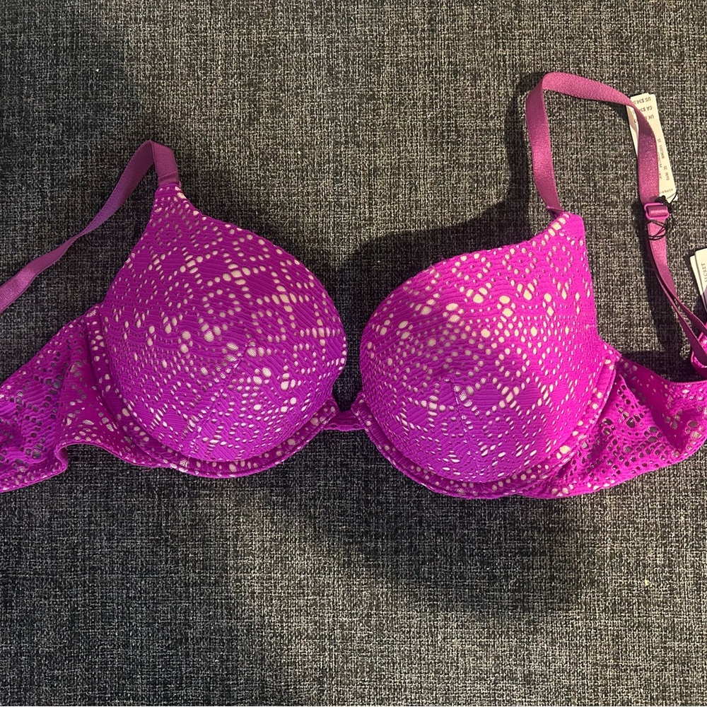 Victoria’s Secret Bra NEW WITH TAGS!